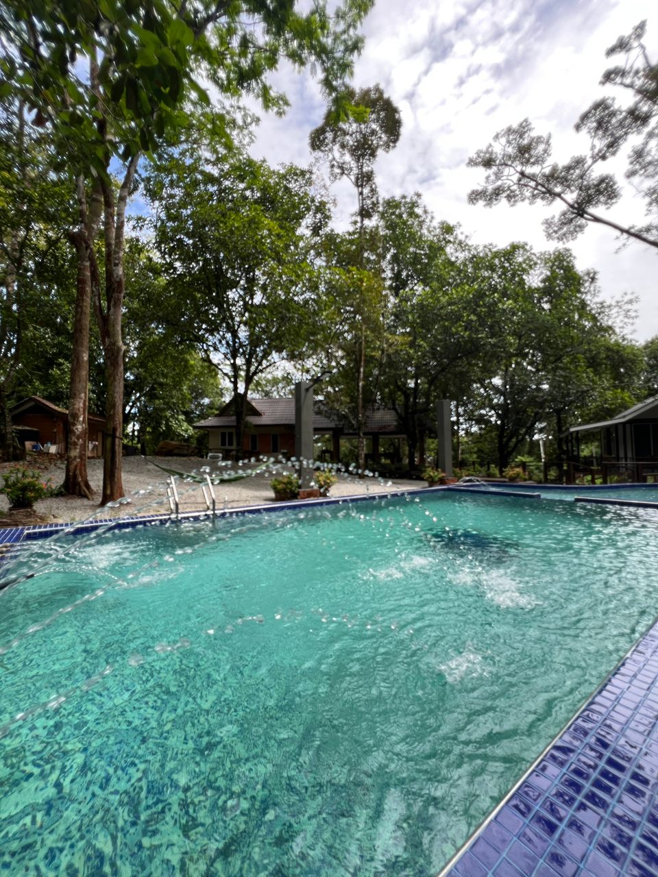 Kolam air bukit mineral